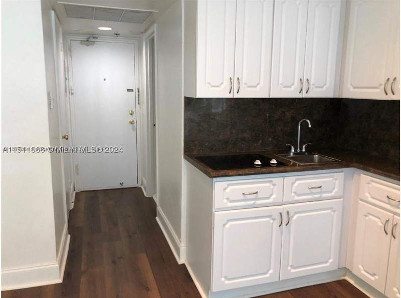 1 bedroom Condominium at 6345 Collins 732, The Casablanca Condo, Miami Beach — photo 4
