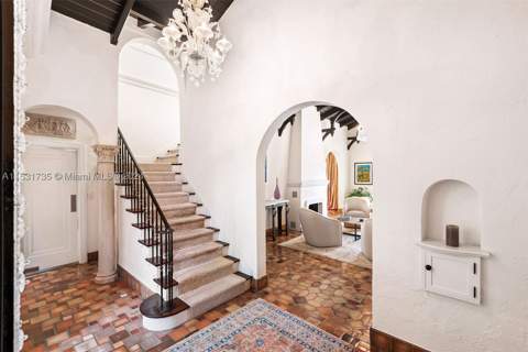 527 E Dilido Dr, Miami Beach FL - photo 10 of 53