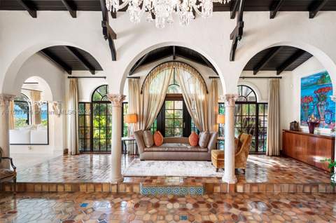 527 E Dilido Dr, Miami Beach FL - photo 12 of 53