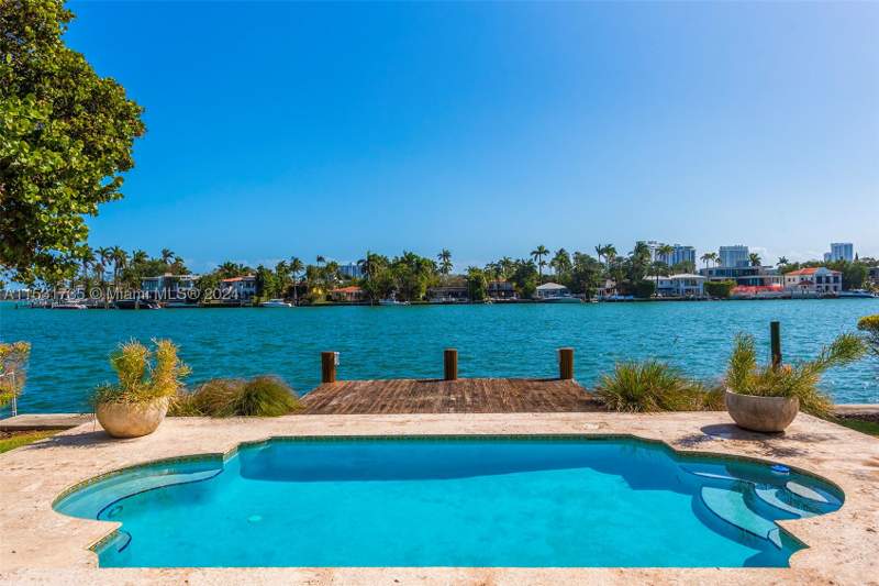 4 bedroom SingleFamilyResidence at 527 E Dilido Dr, Di Lido Island, Miami Beach — photo 2