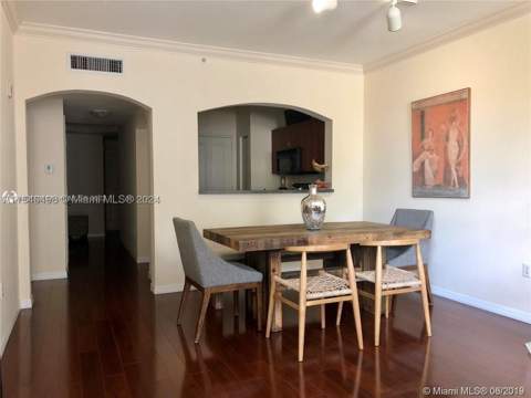 9172 Collins Ave 13, Surfside FL - photo 6 of 9