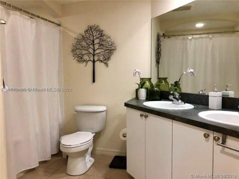 9172 Collins Ave 13, Surfside FL - photo 7 of 9
