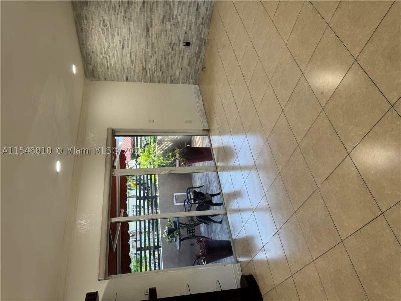 3 bedroom SingleFamilyResidence at 206 Ponce De Leon Blvd, Coral Gables Flagler St S, Coral Gables — photo 5
