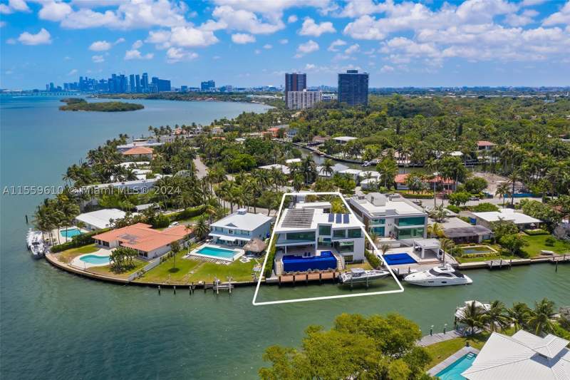 7 bedroom SingleFamilyResidence at 1133 Belle Meade Island Dr, Belle Meade Island, Miami — photo 3