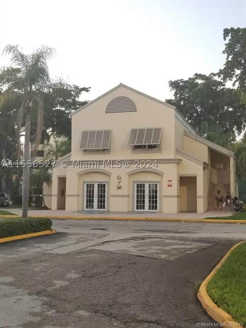 8255 Lake Dr 204, Doral FL - photo 8 of 16