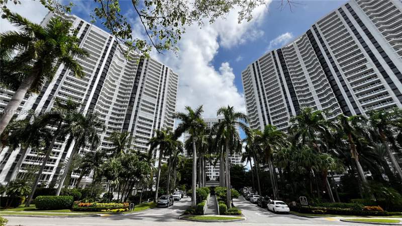 3 bedroom Condominium at 21205 Yacht Club Dr Ph09, North Tower At The Point, Aventura — photo 2