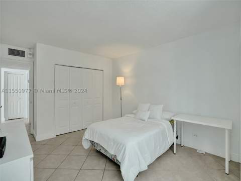 5005 Collins Ave 725, Miami Beach FL - photo 22 of 45