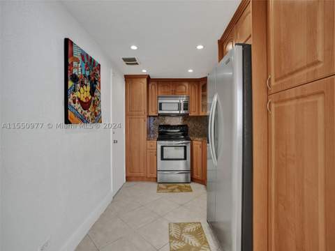 5005 Collins Ave 725, Miami Beach FL - photo 7 of 45