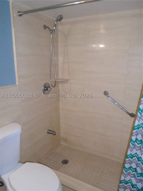 1450 NE 170th St 102, North Miami Beach FL - photo 10 of 15