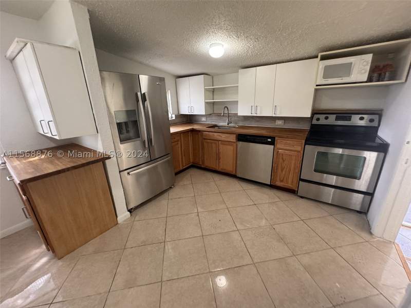 3 bedroom SingleFamilyResidence at 2255 NW 63rd St, Orange View Pk, Miami — photo 5