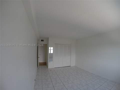 400 Kings Point Dr 905, Sunny Isles Beach FL - photo 6 of 10