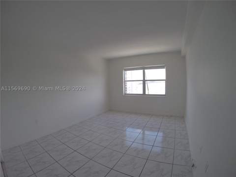 400 Kings Point Dr 905, Sunny Isles Beach FL - photo 8 of 10