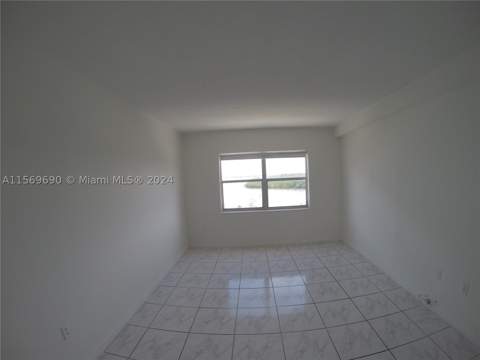 400 Kings Point Dr 905, Sunny Isles Beach FL - photo 9 of 10