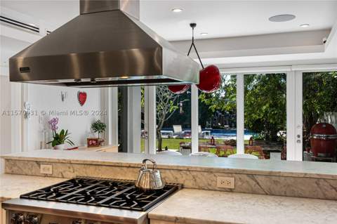 6320 Allison Rd, Miami Beach FL - photo 6 of 62