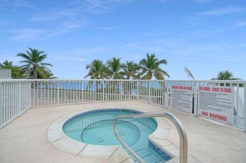 5401 Collins Ave 209, Miami Beach FL - photo 7 of 33