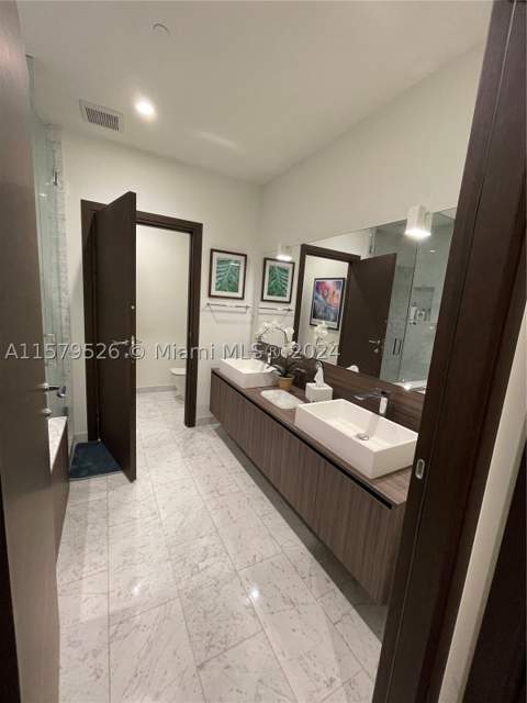 1000 Brickell Plz 1811, Miami FL - photo 13 of 24