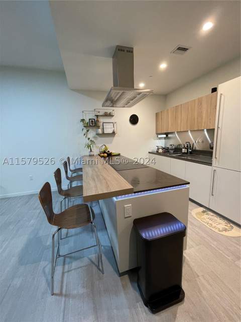 1000 Brickell Plz 1811, Miami FL - photo 7 of 24