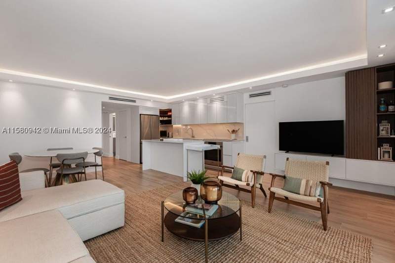 2 bedroom Condominium at 2301 Collins Ave 837, Roney Palace Condo, Miami Beach — photo 4