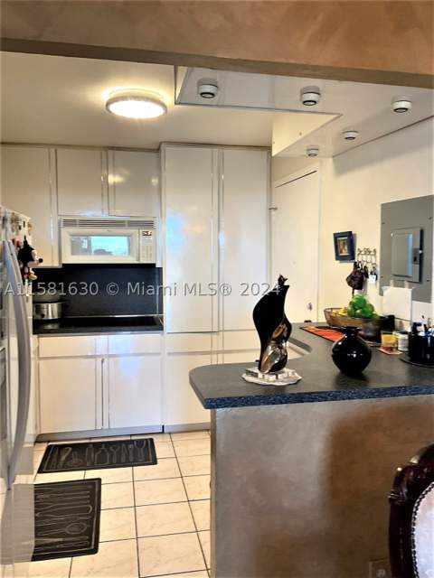 4675 W 18th Ct 502, Hialeah FL - photo 11 of 13