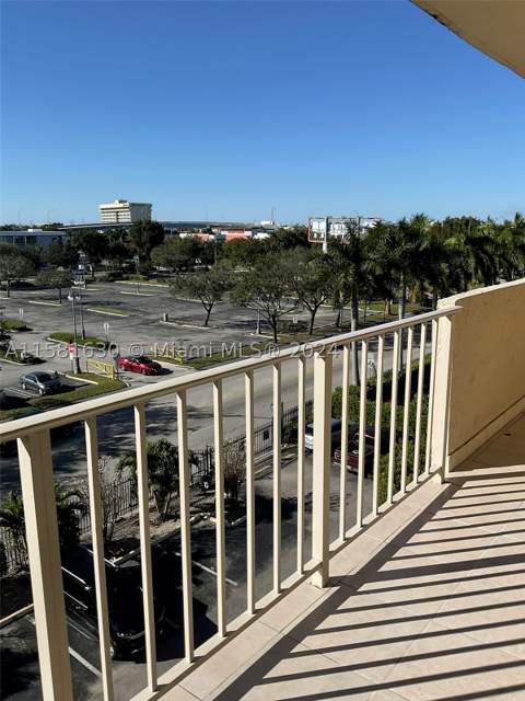 4675 W 18th Ct 502, Hialeah FL - photo 12 of 13