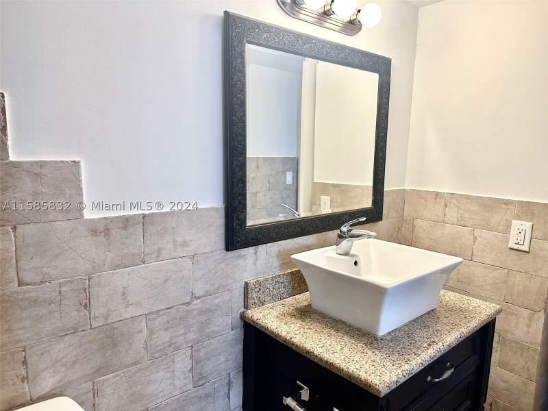1 bedroom Condominium at 1301 NE Miami Gardens Dr 521 W, Buckley towers condo, Miami — photo 4
