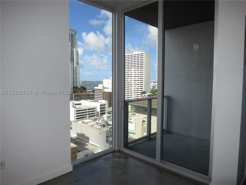 1 bedroom Condominium at 151 SE 1 St 1704, Centro Condo, Miami — photo 3