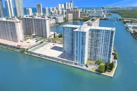301 174th St 1701, Sunny Isles Beach FL - photo 14 of 58