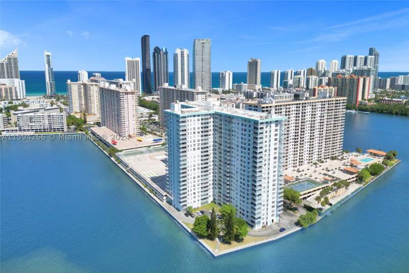2 bedroom Condominium at 301 174th St 1701, Winston Towers 500 Condo, Sunny Isles Beach — photo 2