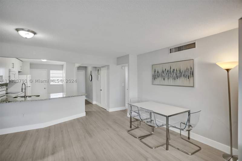 2 bedroom Condominium at 1770 NE 191st St 716-1, Jade Winds Group -, Miami — photo 2
