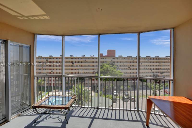 2 bedroom Condominium at 1770 NE 191st St 716-1, Jade Winds Group -, Miami — photo 4
