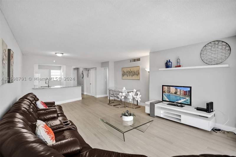 2 bedroom Condominium at 1770 NE 191st St 716-1, Jade Winds Group -, Miami — photo 5
