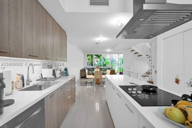 4 bedroom Townhouse at 1000 99th St 14, Bay Harbor Island, Bay Harbor Islands — photo 5