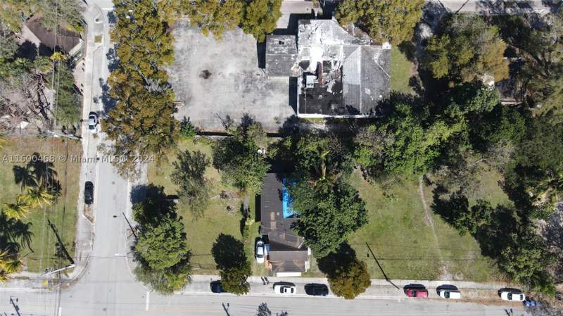 5 bedroom SingleFamilyResidence at 3373 Thomas Ave, De Hedouvilles Sub, Miami — photo 2