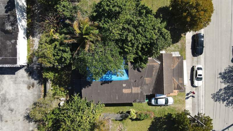 5 bedroom SingleFamilyResidence at 3373 Thomas Ave, De Hedouvilles Sub, Miami — photo 4
