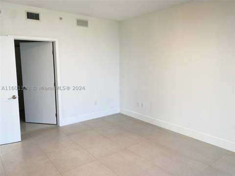 16385 Biscayne Blvd 2421, North Miami Beach FL - photo 10 of 40