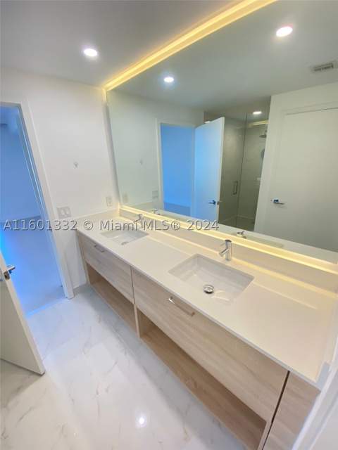 16385 Biscayne Blvd 2421, North Miami Beach FL - photo 13 of 40