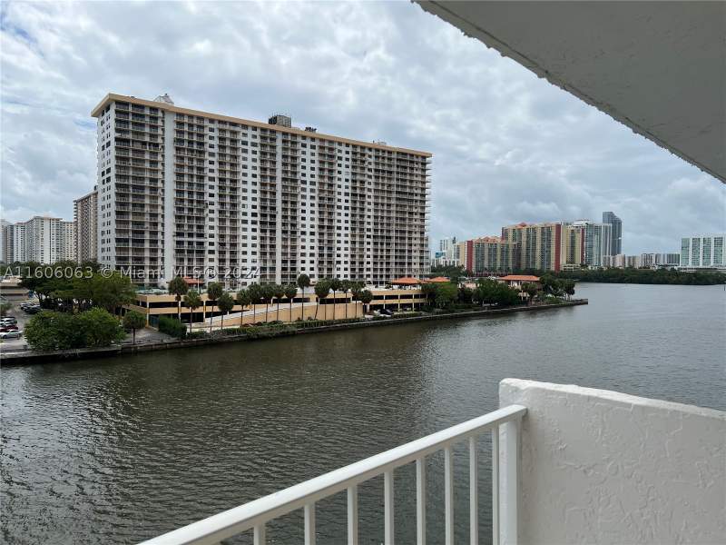 2 bedroom Condominium at 4000 NE 170th St 604, Eden Point North Condo, North Miami Beach — photo 2