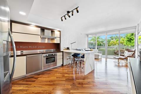 2155 Washington Ct 206, Miami Beach FL - photo 12 of 33
