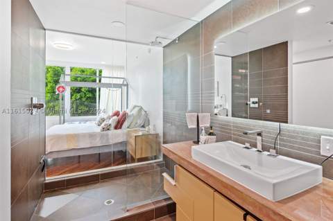 2155 Washington Ct 206, Miami Beach FL - photo 18 of 33