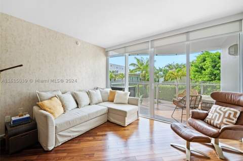 2155 Washington Ct 206, Miami Beach FL - photo 9 of 33