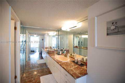 6039 Collins Ave 1728, Miami Beach FL - photo 12 of 29