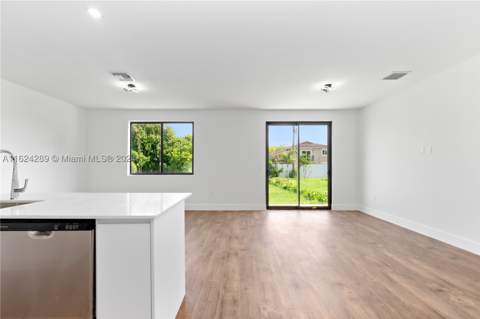 848 SW 1st St, Florida City FL - photo 9 of 52