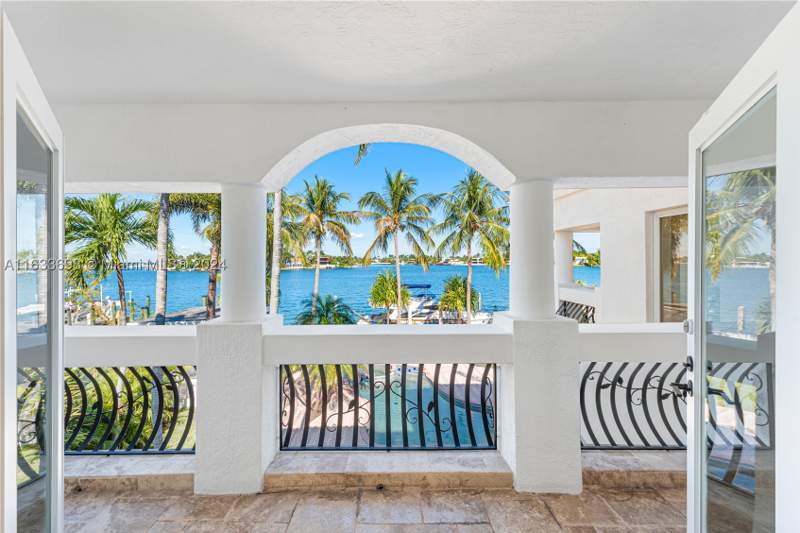 9 bedroom SingleFamilyResidence at 369 N Hibiscus Dr, Hibiscus Island, Miami Beach — photo 2