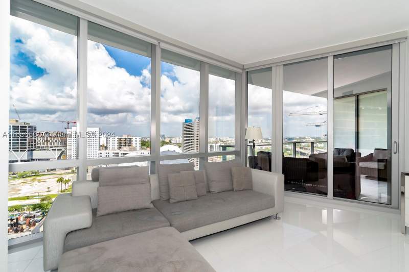1 bedroom Condominium at 851 NE 1st Ave 1710, Paramount Miami Worldcent, Miami — photo 2