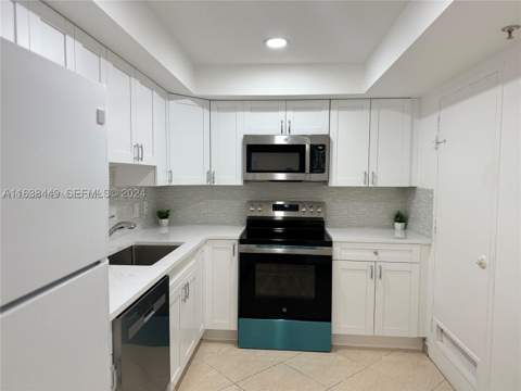 400 Kings Point Dr 320, Sunny Isles Beach FL - photo 23 of 41