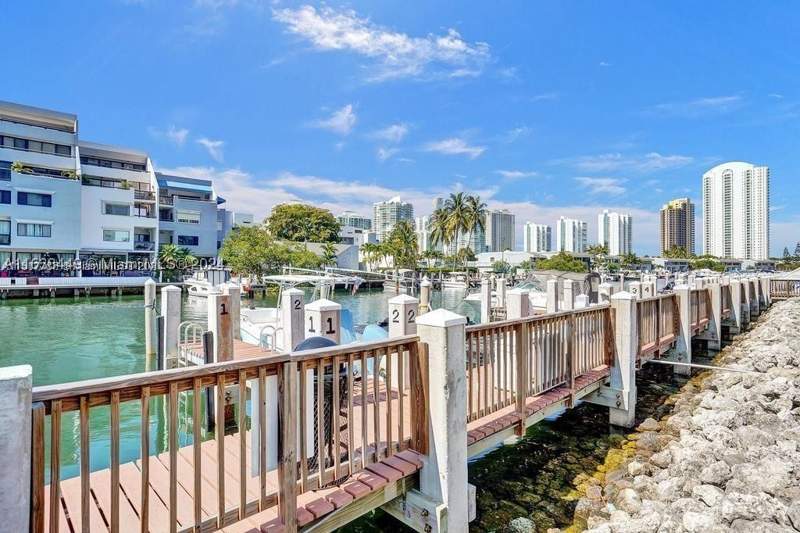 1 bedroom Condominium at 400 Kings Point Dr 320, Coastal Towers Condo, Sunny Isles Beach — photo 3