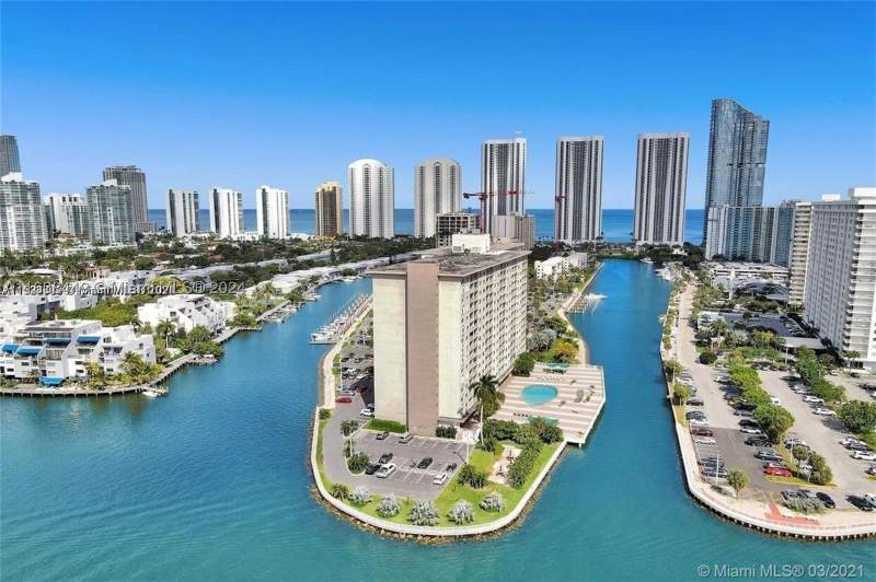 1 bedroom Condominium at 400 Kings Point Dr 320, Coastal Towers Condo, Sunny Isles Beach — photo 5
