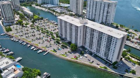 400 Kings Point Dr 320, Sunny Isles Beach FL - photo 8 of 41