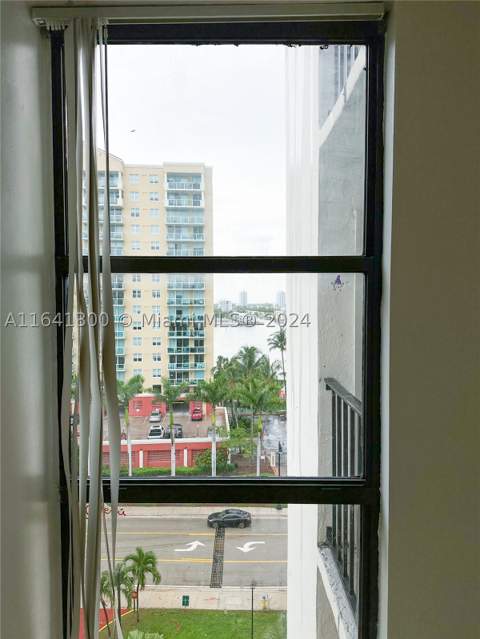 17021 N Bay Rd 915, Sunny Isles Beach FL - photo 11 of 21