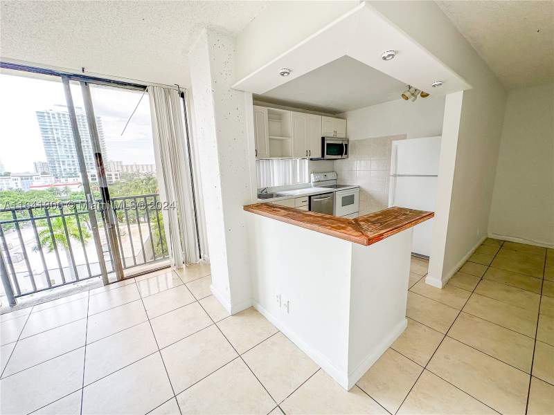 2 bedroom Condominium at 17021 N Bay Rd 915, Plaza Of Americas Condo, Sunny Isles Beach — photo 3